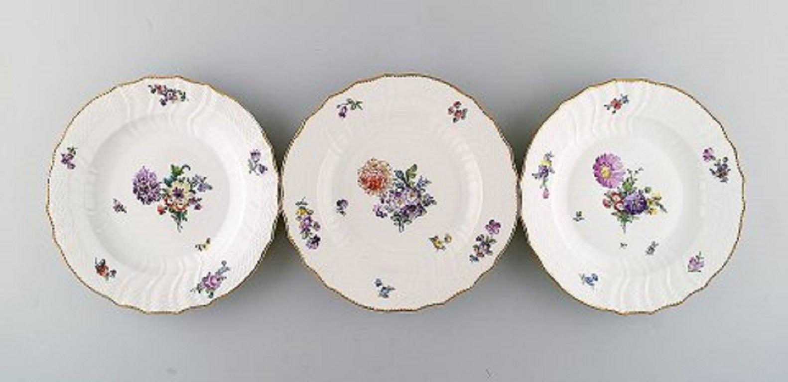 Royal Copenhagen Saxon Flower. Twelve dinner plates.
Decoration number 4/1621.
1st factory quality.
Measures: 25.5 cm.
In very good condition.