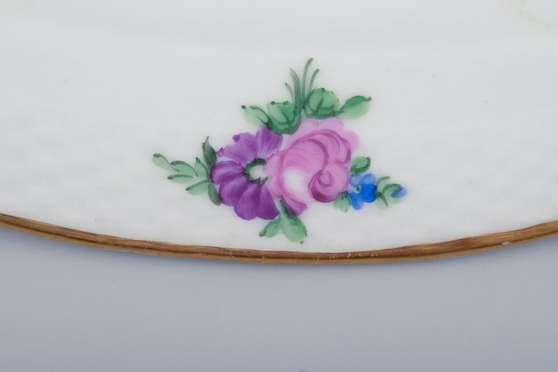 Royal Copenhagen Flor de Sajonia, fuente ovalada muy grande para servir. Principios del siglo XX Porcelana en venta