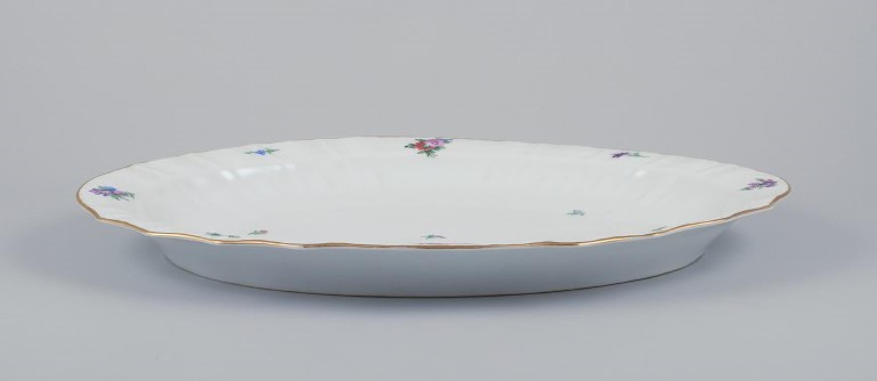 Royal Copenhagen Flor de Sajonia, fuente ovalada muy grande para servir. Principios del siglo XX en venta 1