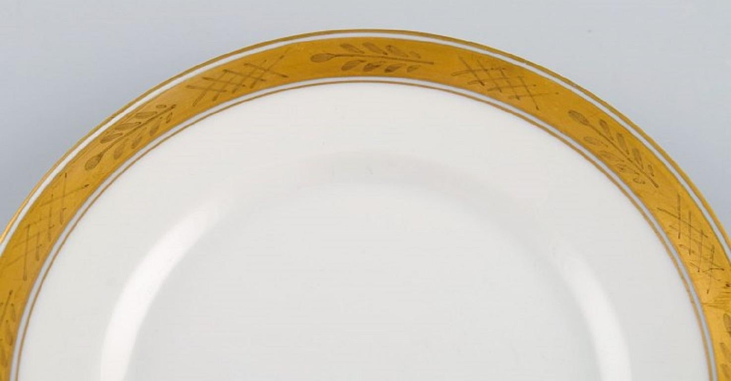 Mid-20th Century Royal Copenhagen Service No. 607. 11 Porcelain Cake Plates. 1940s For Sale