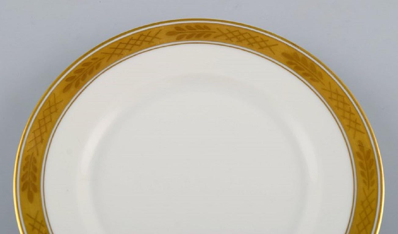 Danish Royal Copenhagen Service No, 607. 15 Cake Plates in Porcelain For Sale