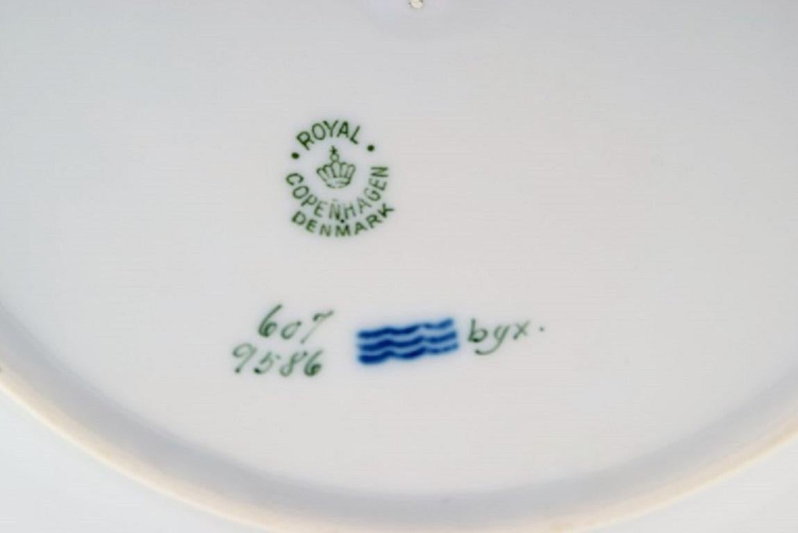 Royal Copenhagen Service No. 607, Eight Porcelain Dinner Plates For Sale 1