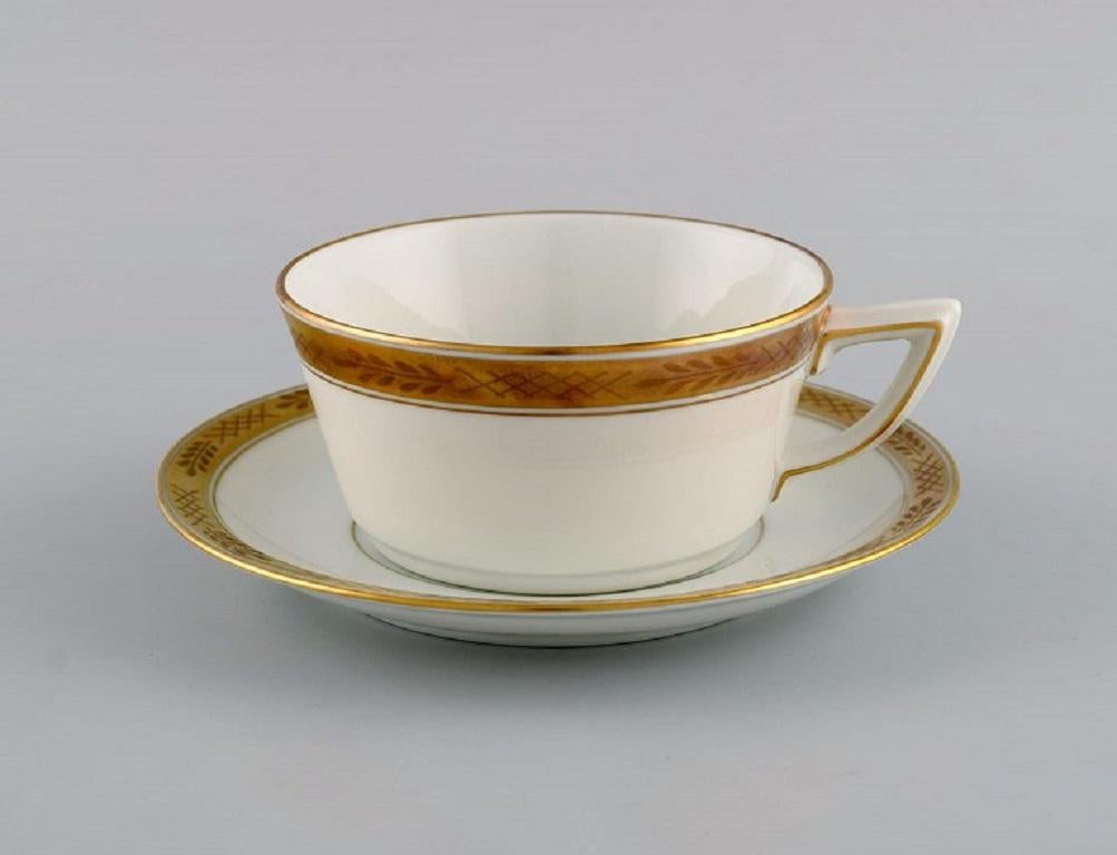 Royal Copenhagen service no. 607. Eight teacups with saucers. 
Gold border with foliage. 1960s. Model number 607/9536.
The cup measures: 10 x 5 cm.
Saucer diameter: 15 cm.
In excellent condition.
Stamped.
1st factory quality.