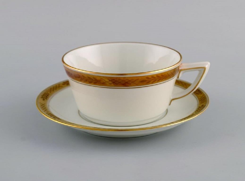Royal Copenhagen service no. 607. Five teacups with saucers. 
Gold border with foliage. 1960s. Model number 607/9536.
The cup measures: 10 x 5 cm.
Saucer diameter: 15 cm.
In excellent condition.
Stamped.
1st factory quality.