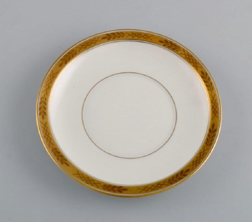 Mid-20th Century Royal Copenhagen Service No. 607, Five Teacups with Saucers For Sale