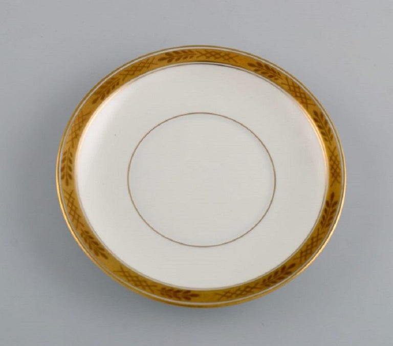Mid-20th Century Royal Copenhagen Service No. 607, Five Teacups with Saucers For Sale