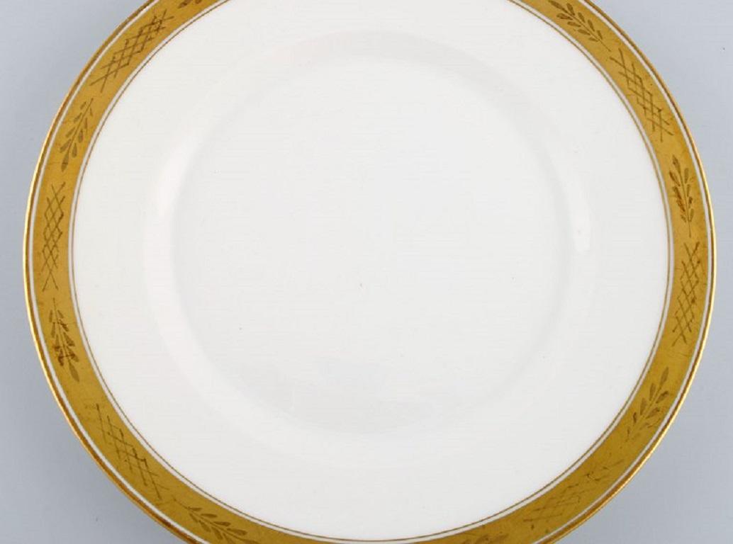 Danish Royal Copenhagen Service No. 607. Nine Porcelain Lunch Plates, Dated 1946 For Sale