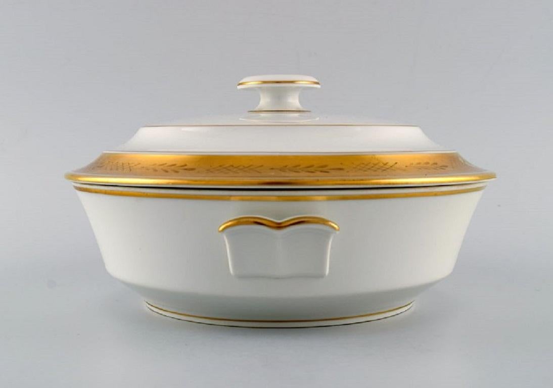 Danish Royal Copenhagen Service No. 607, Porcelain Lidded Tureen For Sale