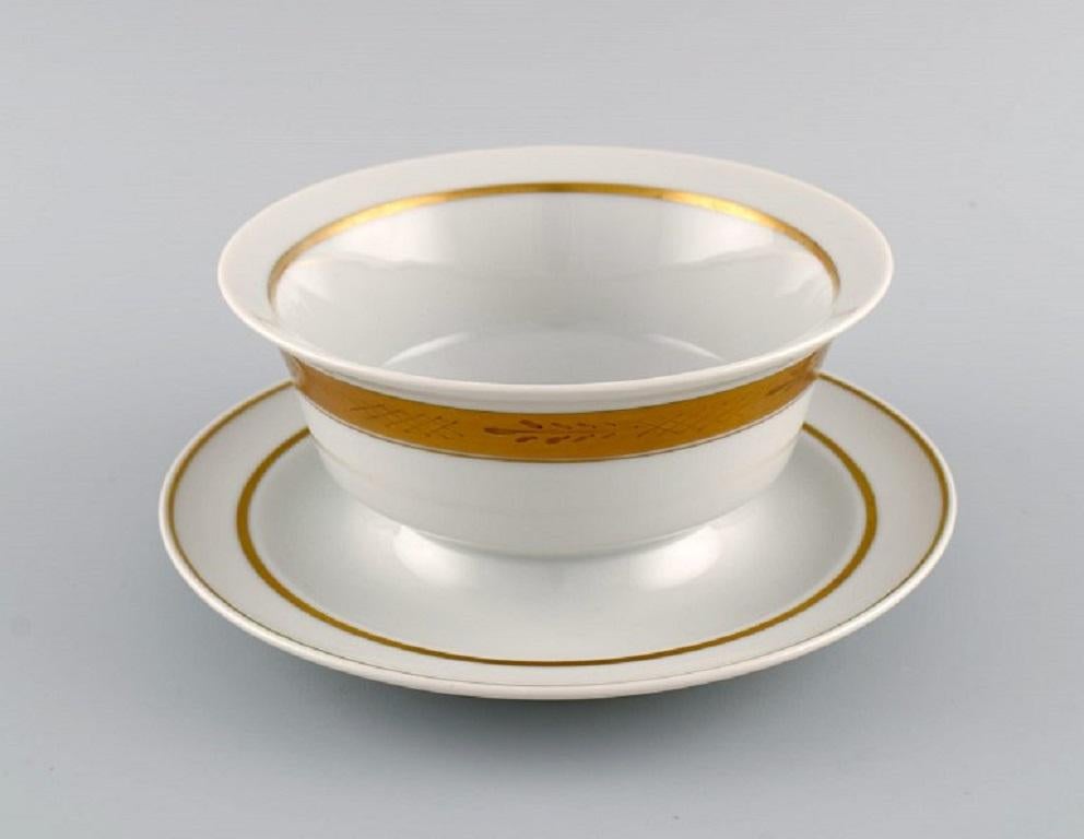 Danish Royal Copenhagen Service No. 607. Porcelain Sauce Bowl For Sale