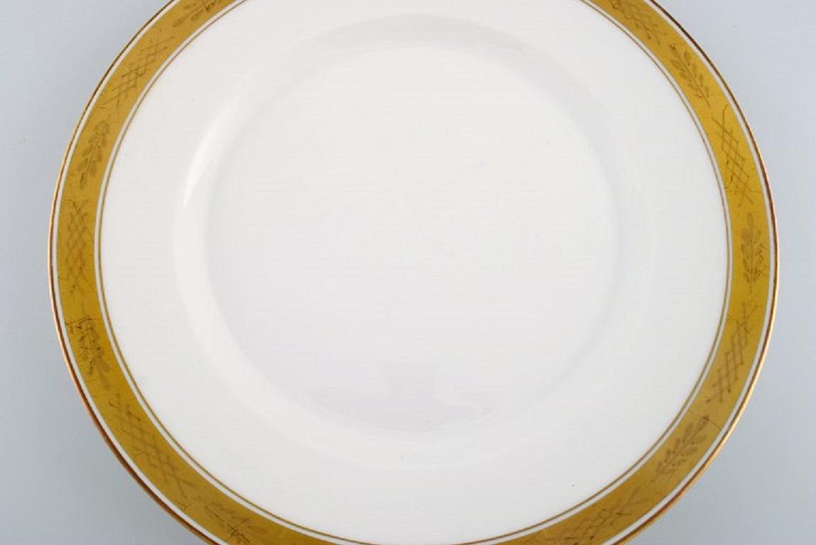 Danish Royal Copenhagen Service No. 607. Six Porcelain Dinner Plates For Sale