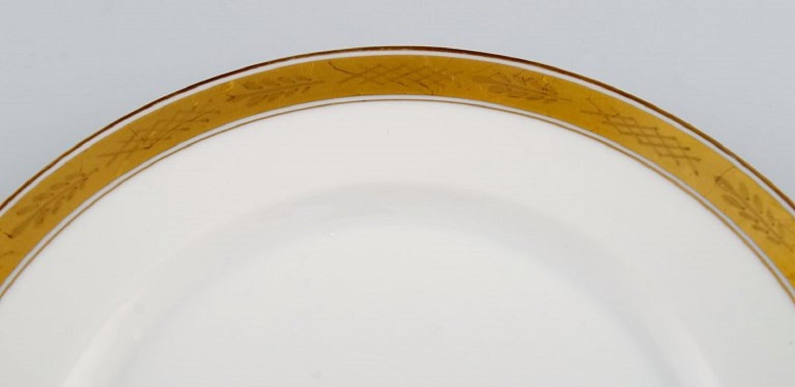 Milieu du XXe siècle Royal Copenhagen Service n° 607. Six assiettes à dîner porcelaine en vente