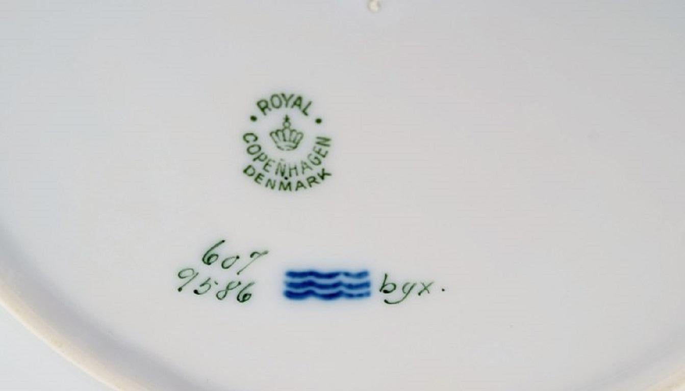 Royal Copenhagen Service No. 607. Six Porcelain Dinner Plates 1