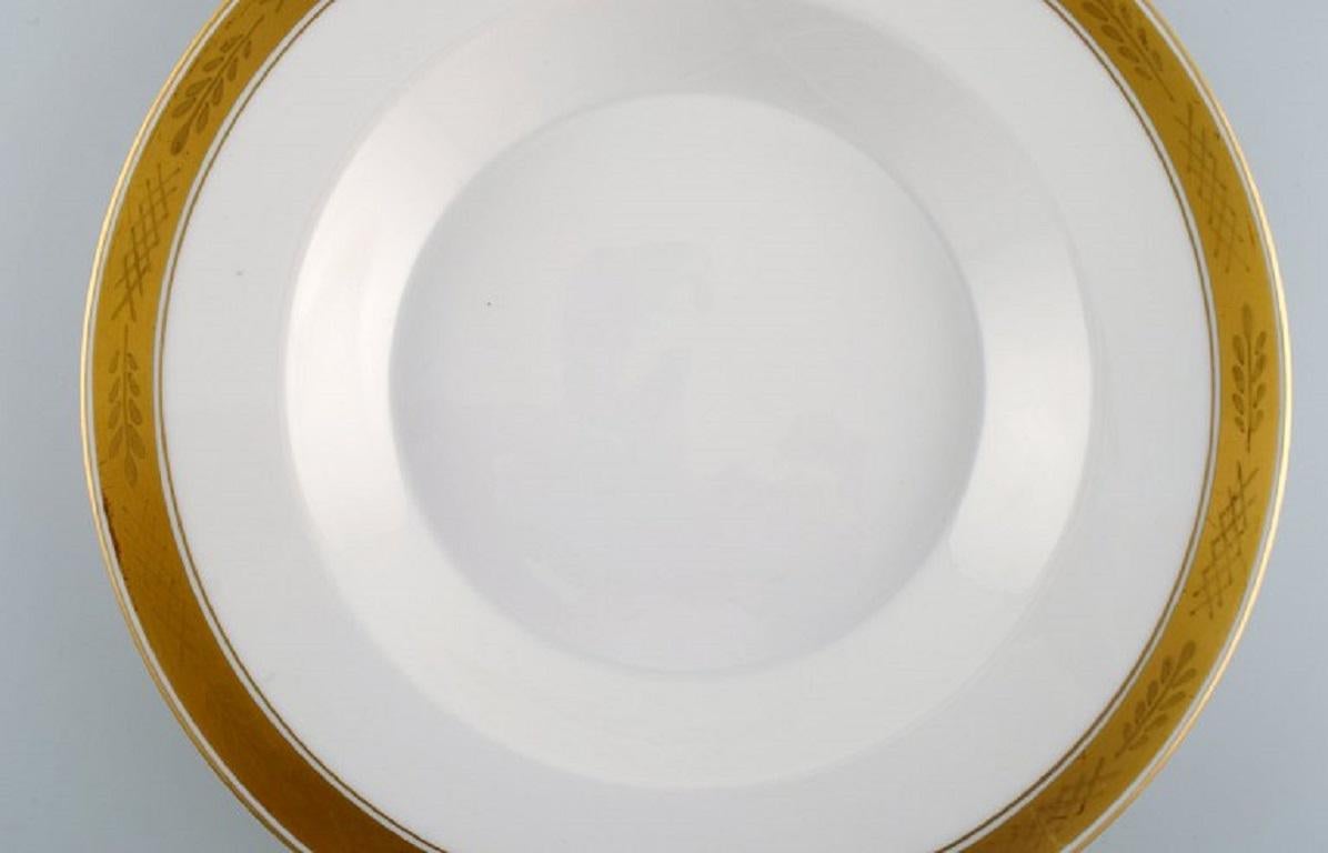 Danish Royal Copenhagen Service No. 607, Twelve Deep Porcelain Plates