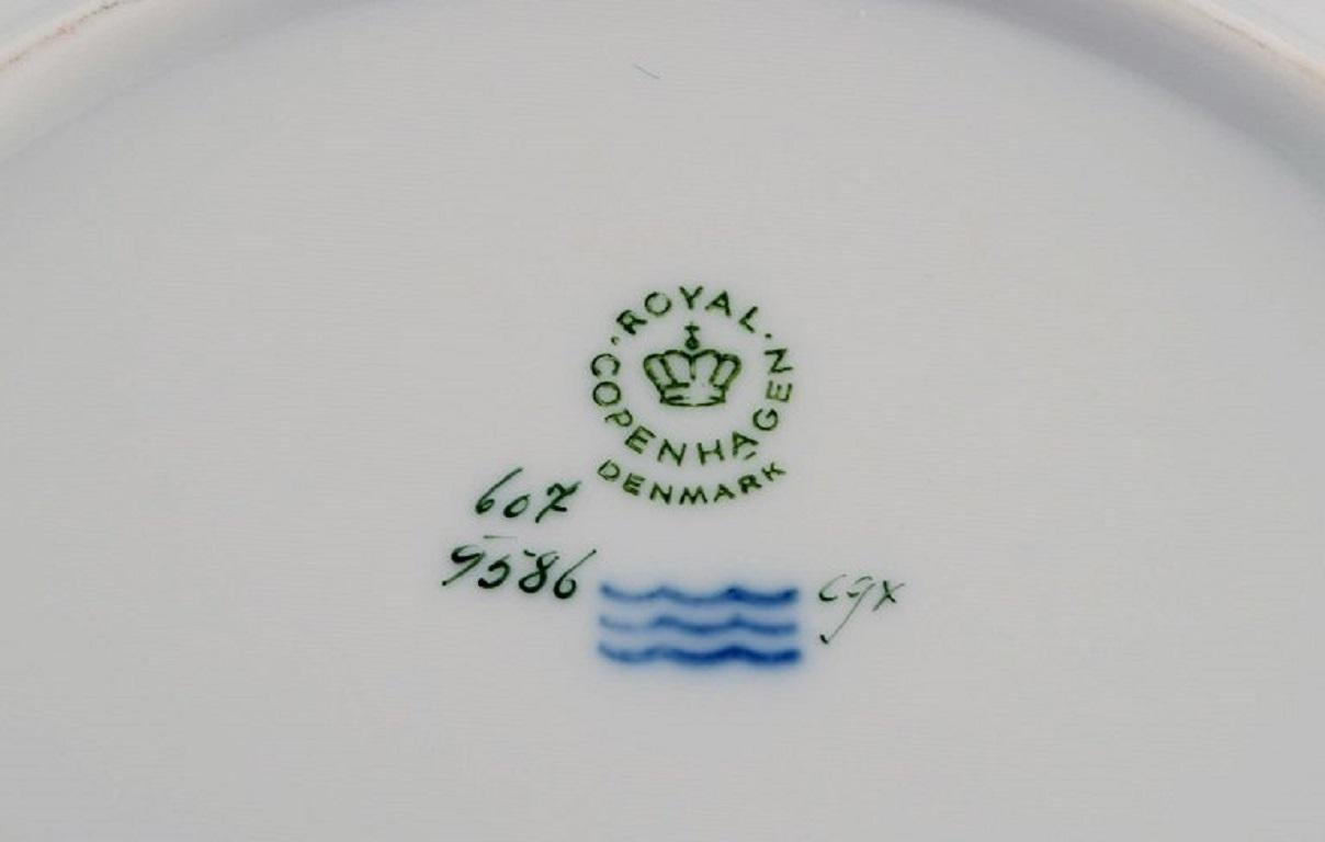 Danish Royal Copenhagen Service No. 607, Twelve Porcelain Dinner Plates