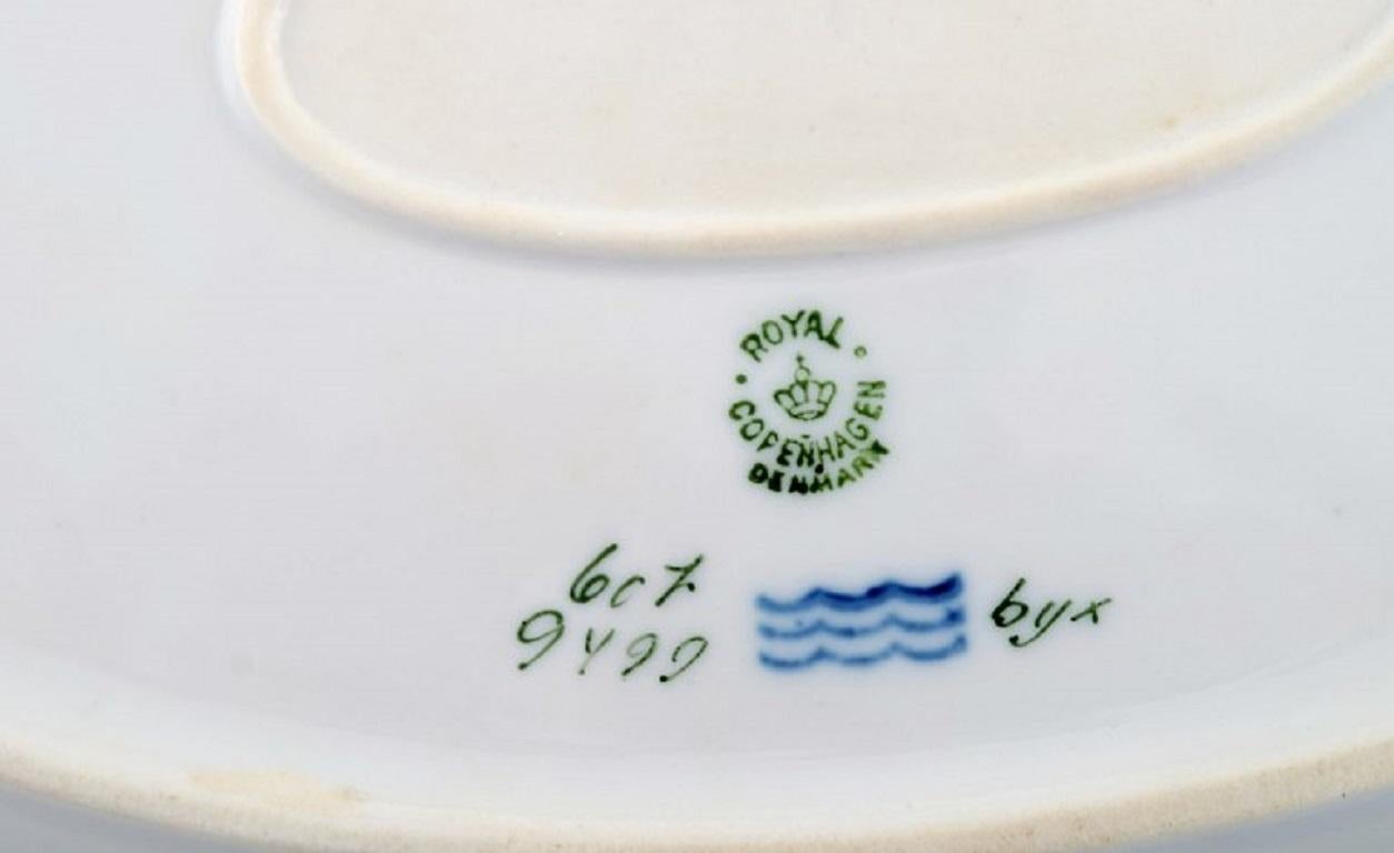 Royal Copenhagen Service No. 607, Two Oval Porcelain Dishes, 1944 For Sale 1