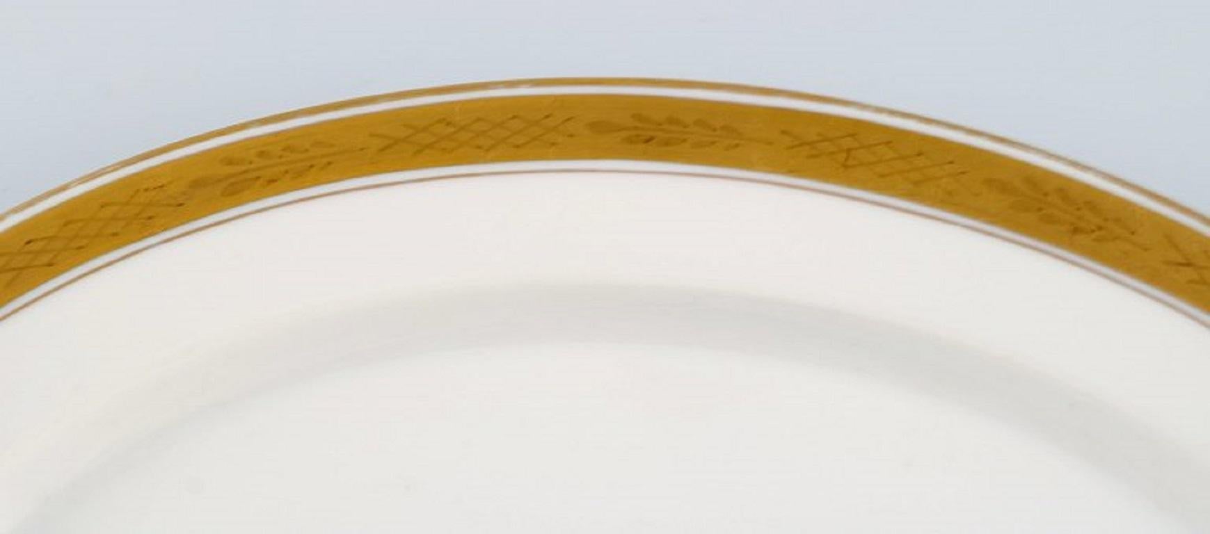 Mid-20th Century Royal Copenhagen Service No. 607, Two Oval Porcelain Dishes For Sale