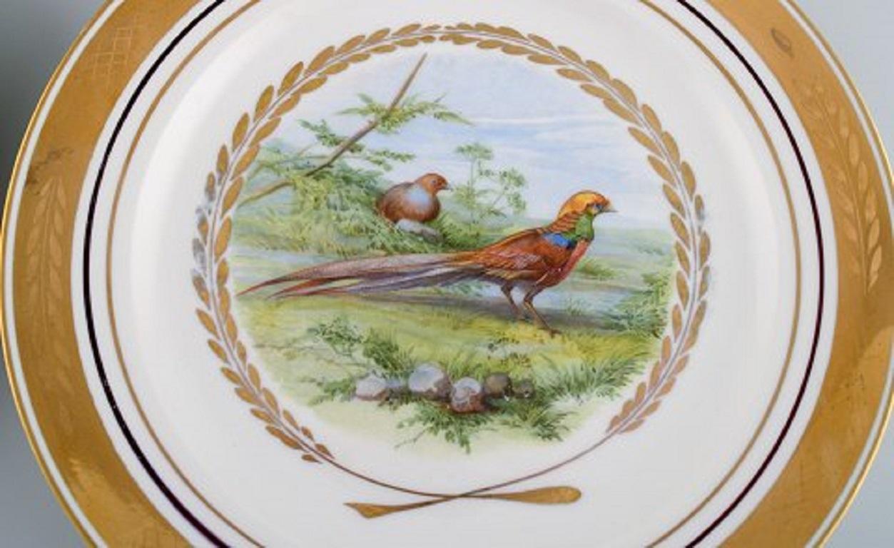 Royal Copenhagen. Set of five large dinner/decoration plates with hand-painted bird motifs. Dated 1959.
In excellent condition.
3rd factory quality.
Measures: 27.5 cm.