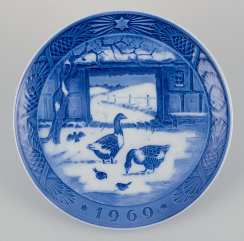 Royal Copenhagen, set of seven Christmas plates in porcelain, 1960s For Sale 3