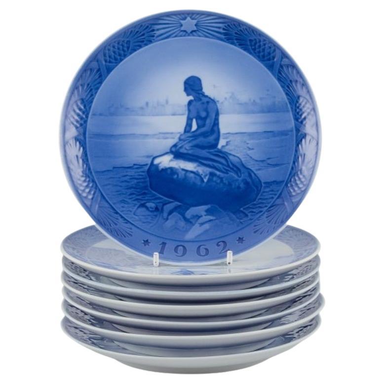 Royal Copenhagen, juego de siete platos de Navidad en porcelana, años 60