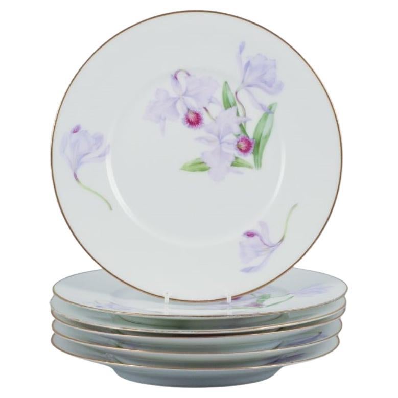 Royal Copenhagen, set of six Art Nouveau plates with lilies and gold trim. For Sale