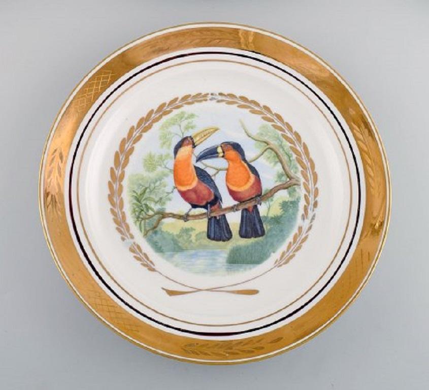 Royal Copenhagen. Set of six large dinner/decoration plates with hand-painted bird motifs. Dated 1959.
In excellent condition.
3rd factory quality.
Measures: 27.5 cm.