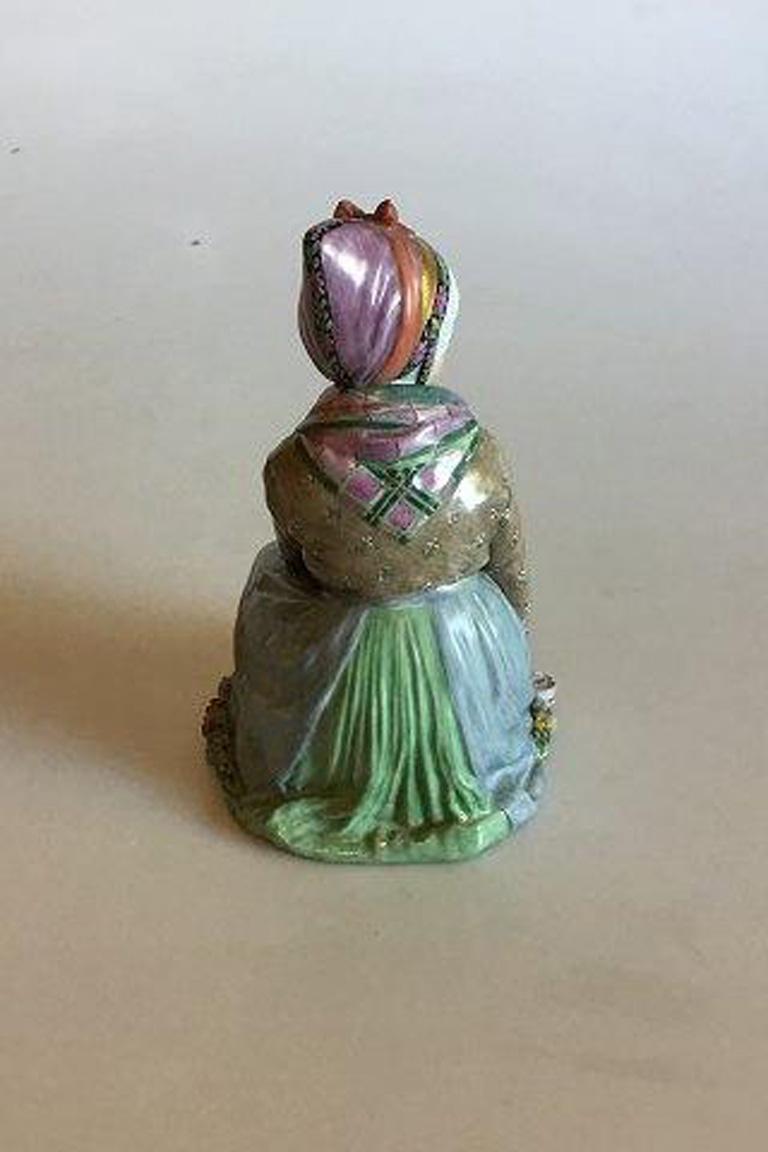 Royal Copenhagen sitting girl figurine from fanø by Carl Martin-Hansen No 12413. With Juliane Marie stamp. 

Measures 14.5 cm / 5 45/64 in. 1st Quality but with small chip at Flowers - see photos.
 