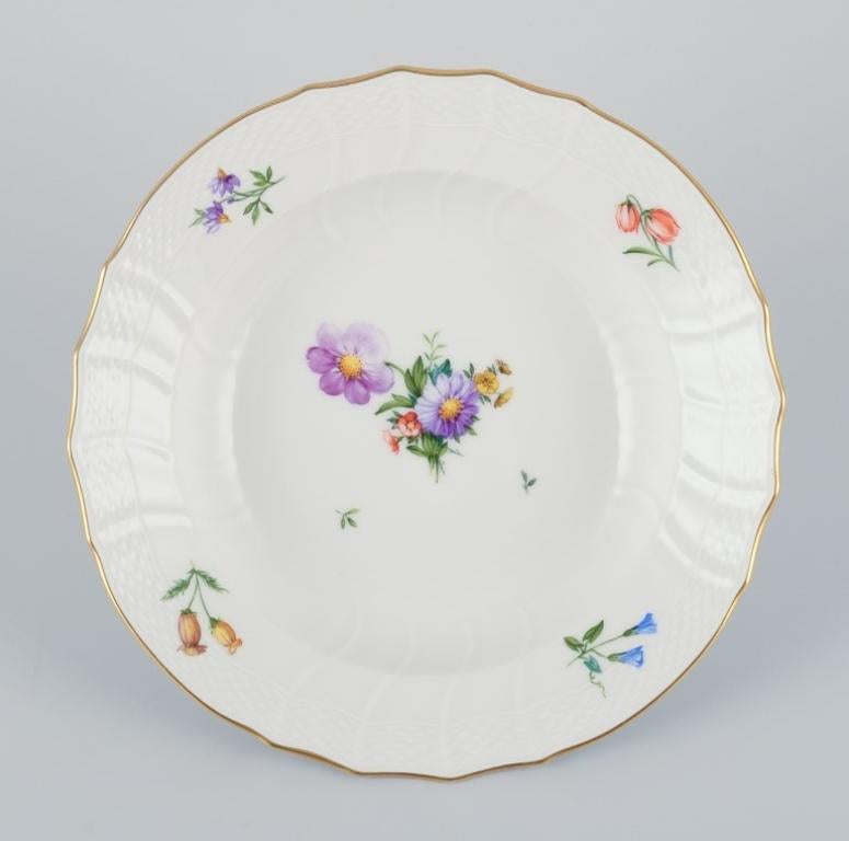 Royal Copenhagen, six Saxon Flower deep plates in porcelain.
Hand-painted with various polychrome flower motifs.
Model number 493/1616.
Approximately 1950.
Marked.
First factory quality.
In excellent condition.
Provenance: Hotel