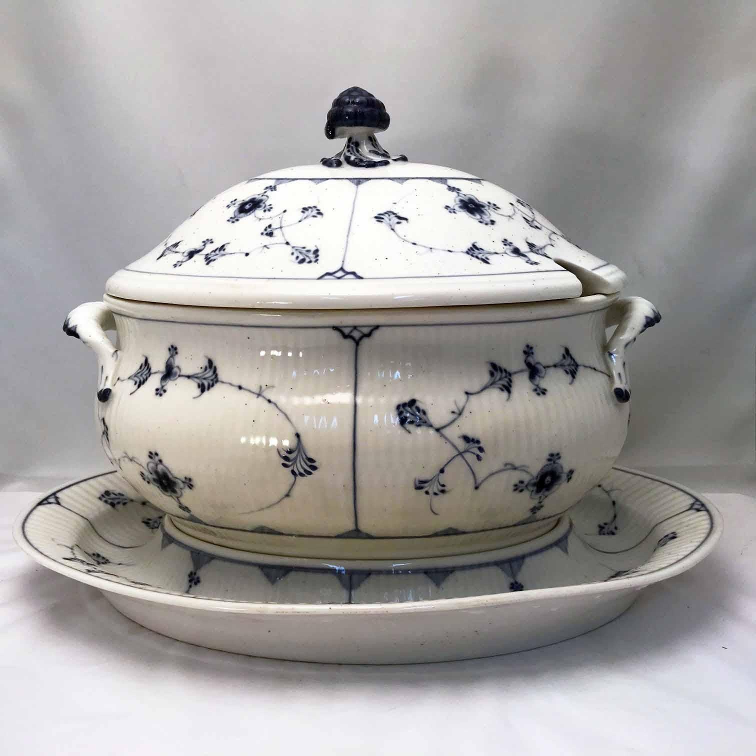 Hand-Crafted Royal Copenhagen Soup Tureen in the 