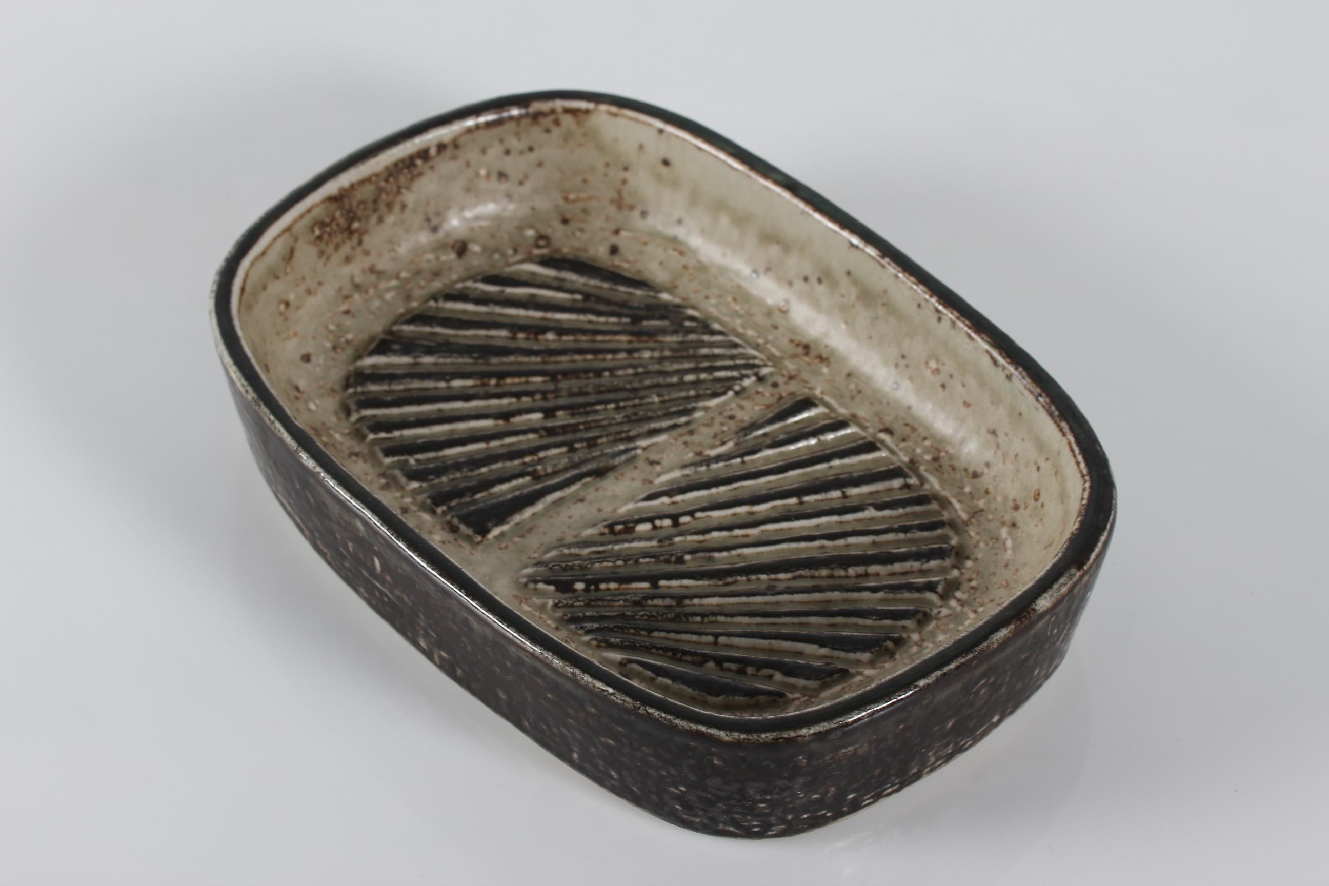 Mid-Century Modern Royal Copenhagen Stoneware Dish by Eva Stæhr-Nielsen No. 22361, circa 1969