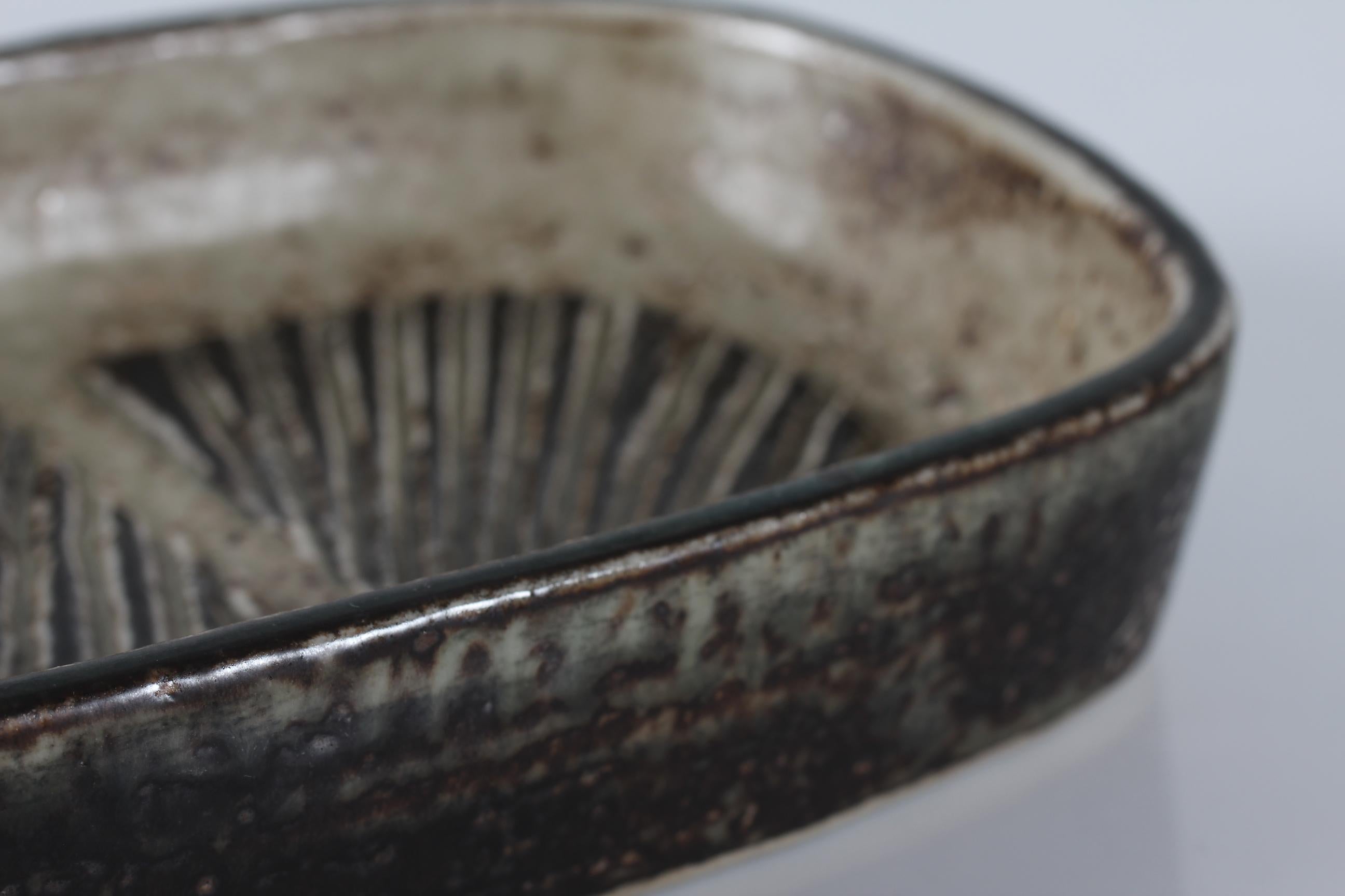 Mid-Century Modern Royal Copenhagen Stoneware Dish by Eva Stæhr-Nielsen No. 22361, circa 1969 For Sale