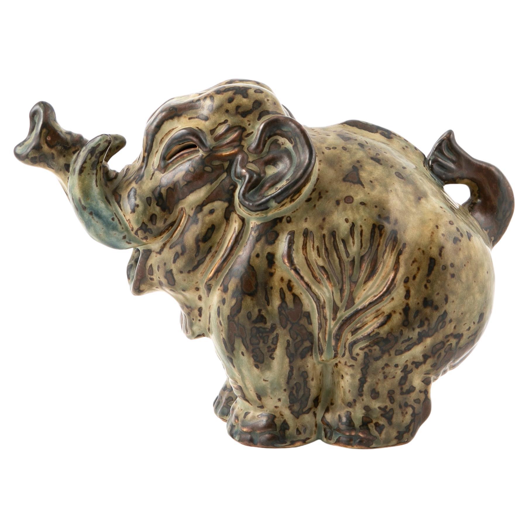 Figurine d'éléphant en grès Royal Copenhagen de Knud Kyhn