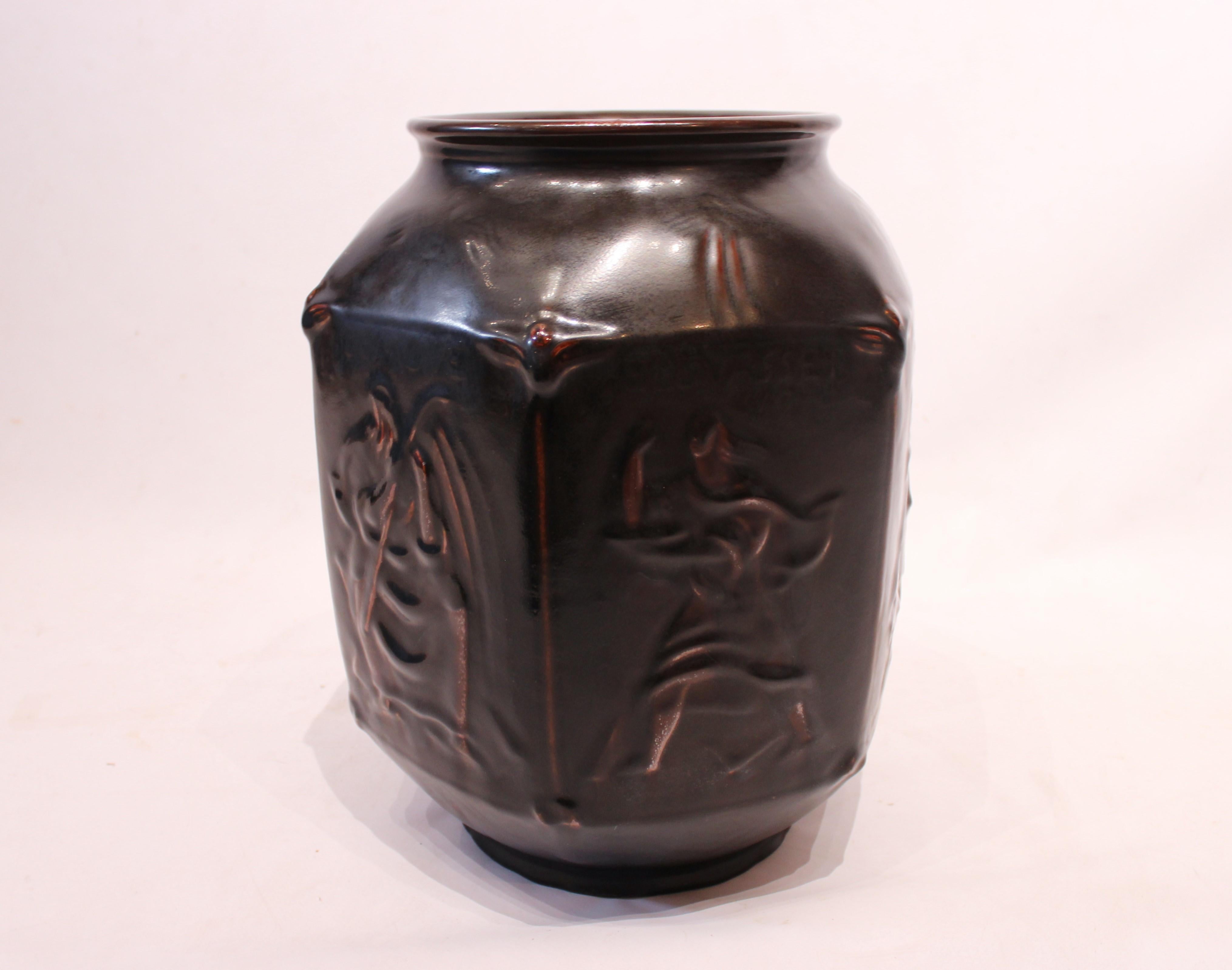 Royal Copenhagen stoneware floor vase with a dark glaze decorated with motifs signed by Jais Nielsen, 1885-1961, and numbered 2222. The vase is in great vintage condition from around the 1940s and works perfectly as a decorative piece in any home.