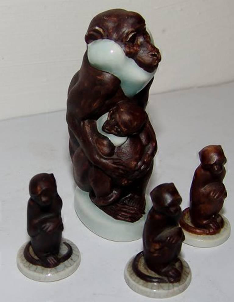 Royal Copenhagen stoneware Jeanne Grut monkey and monkey with young figurines. Measures 7.5 cm and 3.5 cm.