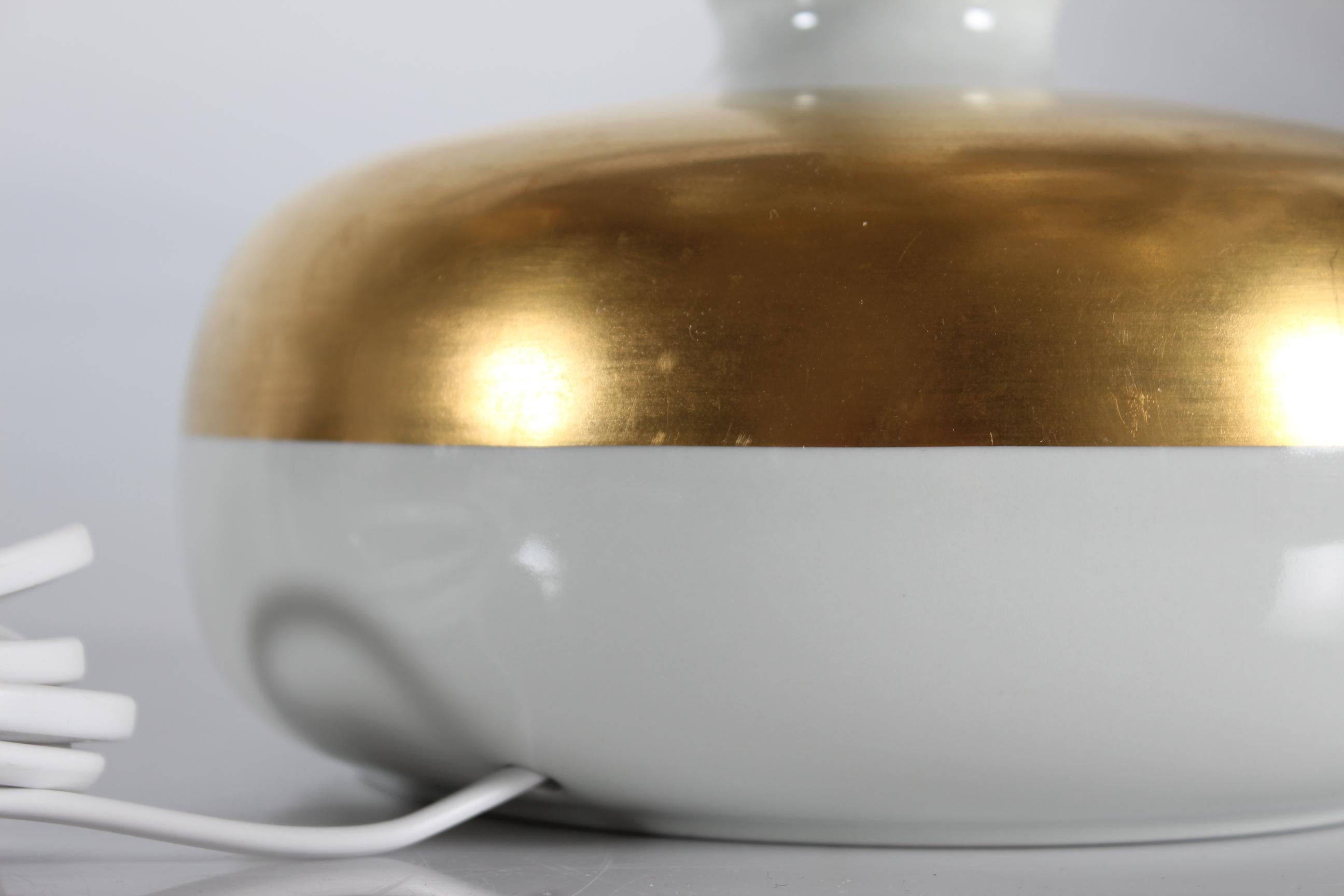 Mid-Century Modern Royal Copenhagen Table Lamp 1004/3800 with White and Gilded Glaze Denmark 1970s For Sale