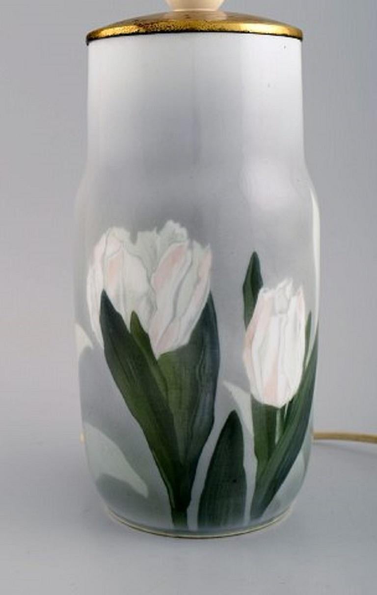 Royal Copenhagen-Tischlampe aus handbemaltem Porzellan mit Blumenmotiven, 1920er Jahre (Dänisch) im Angebot