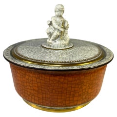 Pot à couvercle à couvercle figuratif Cupidon en terre cuite et craquelure dorée Royal Copenhagen n° 2936