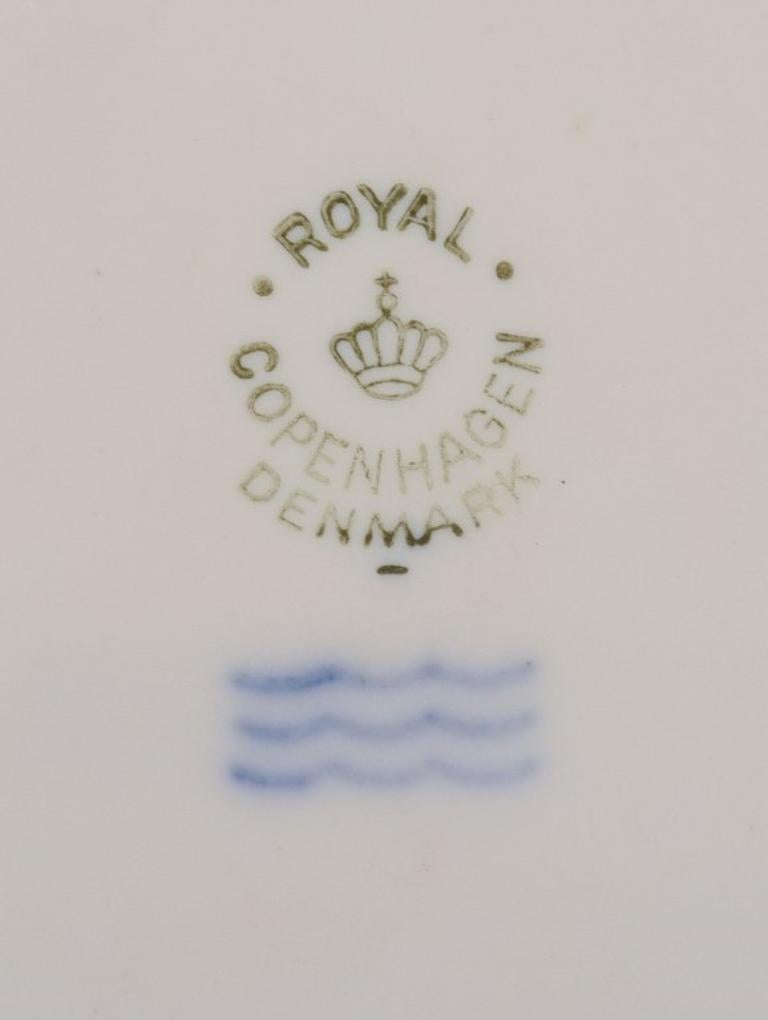 Königliches Kopenhagen. Drei Biskuitteller mit Motiven von Bertil Thorvaldesen. im Angebot 2