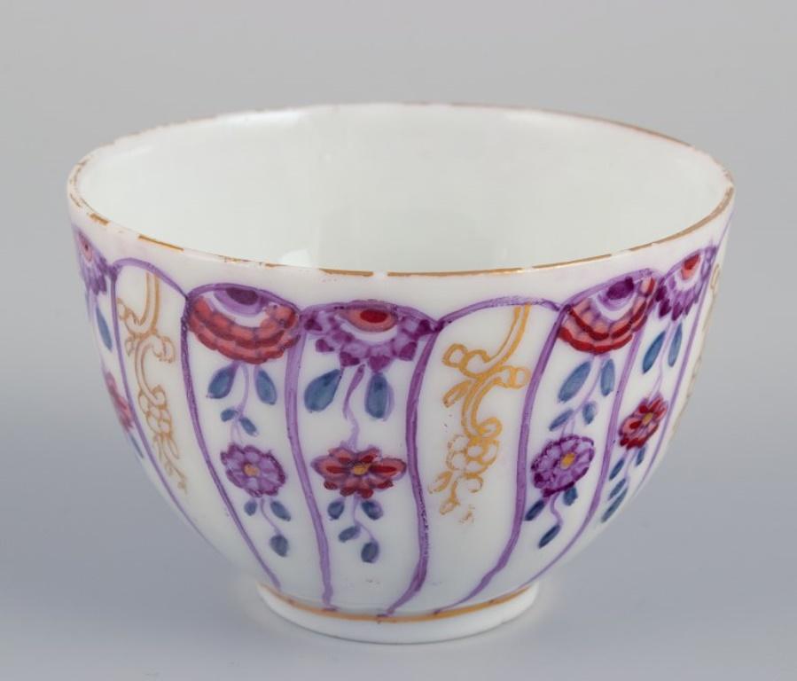 Porcelaine Royal Copenhagen. « Tasse basse turque » en porcelaine peinte à la main. A.I.C., fin du XVIIIe siècle. en vente