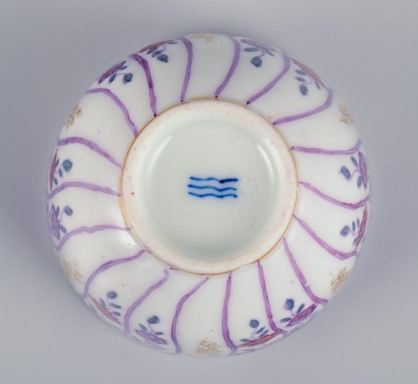 Royal Copenhagen. « Tasse basse turque » en porcelaine peinte à la main. A.I.C., fin du XVIIIe siècle. en vente 1