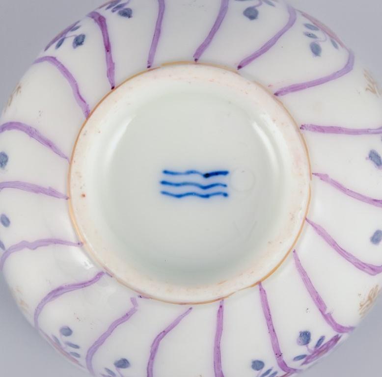 Royal Copenhagen. « Tasse basse turque » en porcelaine peinte à la main. A.I.C., fin du XVIIIe siècle. en vente 2