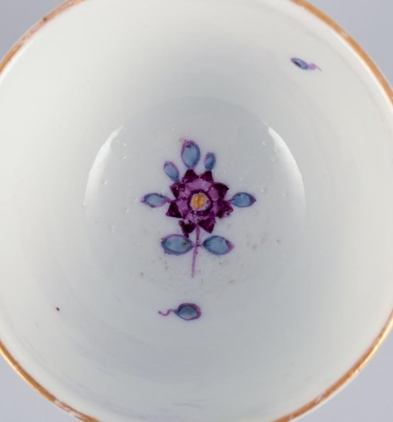 Peint à la main Royal Copenhagen. « Tasse basse turque » en porcelaine peinte à la main. Qualité des musées en vente