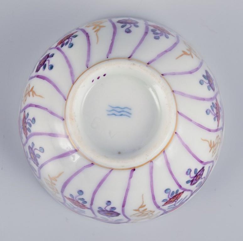 Peint à la main Royal Copenhagen. Tasse basse turque en porcelaine. Qualité muséale, fin C.I.C. en vente