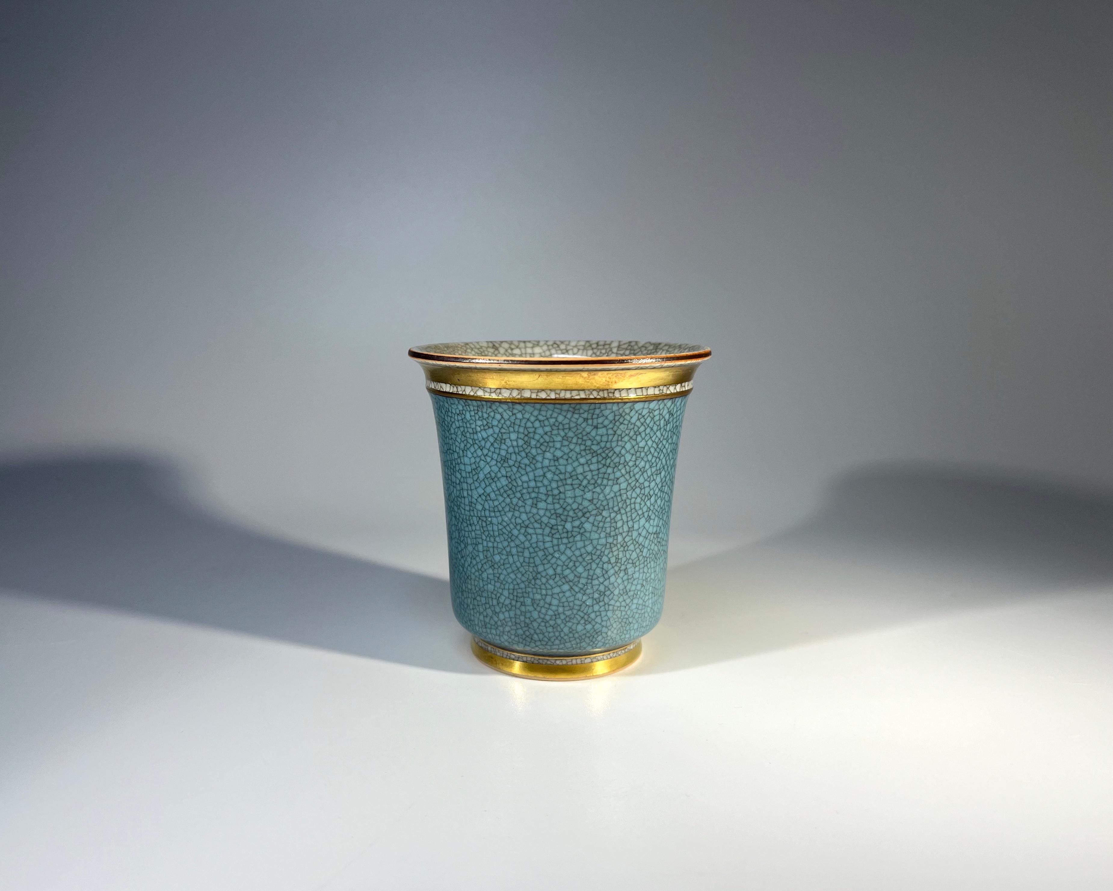 Art Déco Tumbler di Royal Copenhagen in smalto craquelé turchese con decorazioni dorate #3491 in vendita
