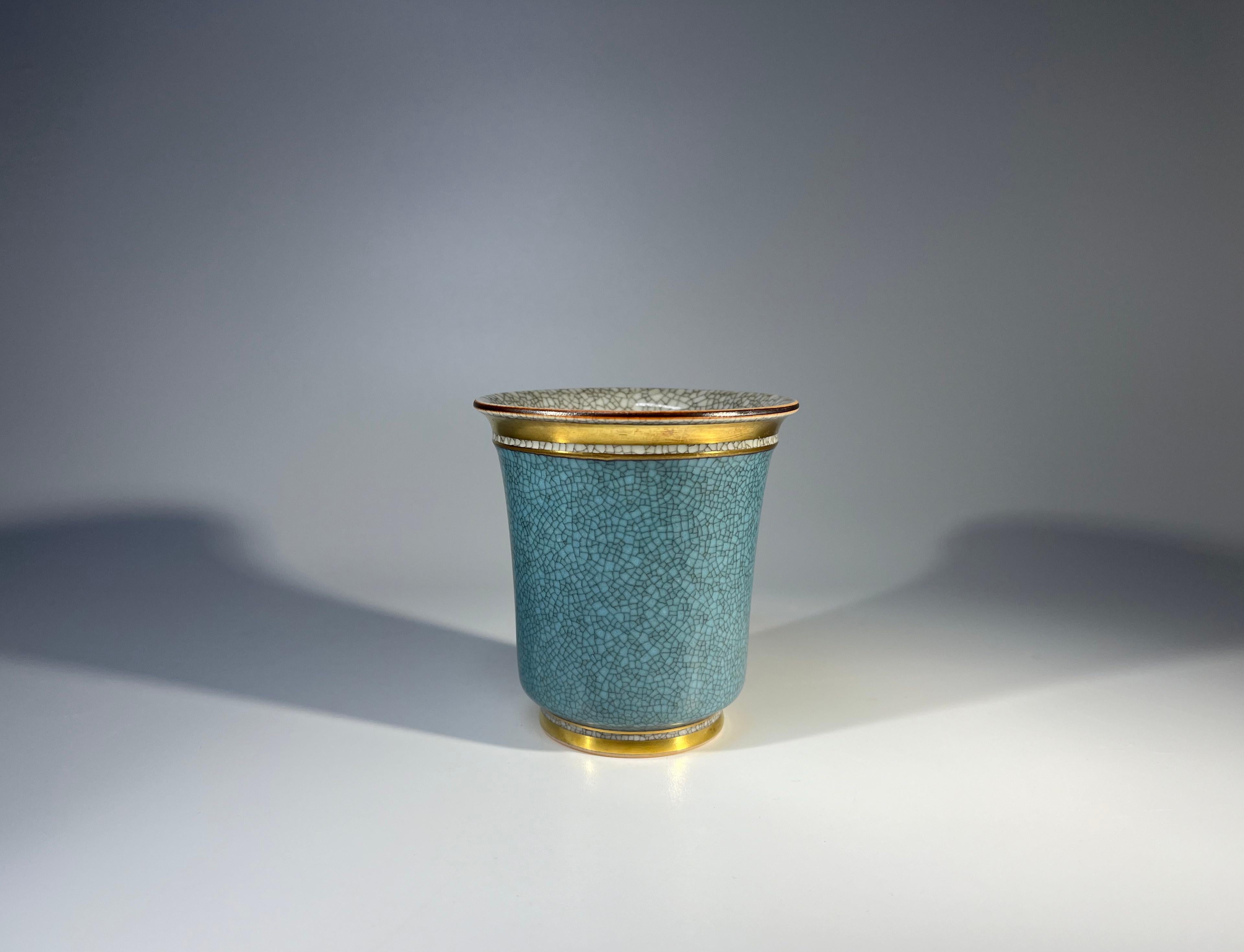 Danese Tumbler di Royal Copenhagen in smalto craquelé turchese con decorazioni dorate #3491 in vendita