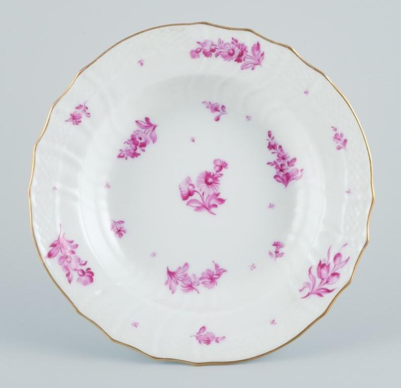 Royal Copenhagen, two deep plates hand painted with purple flowers and gold rim.
Approx. 1900.
First factory quality.
In excellent condition.
Dimensions: D 22.5 x H 5.0 cm.