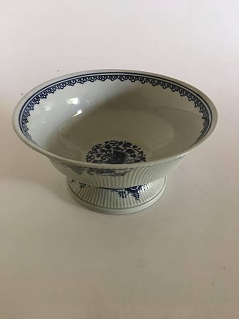 Royal Copenhagen unique bowl from 1929 by Oluf Jensen. Measures: 12 cm height, 24.5 cm diameter.