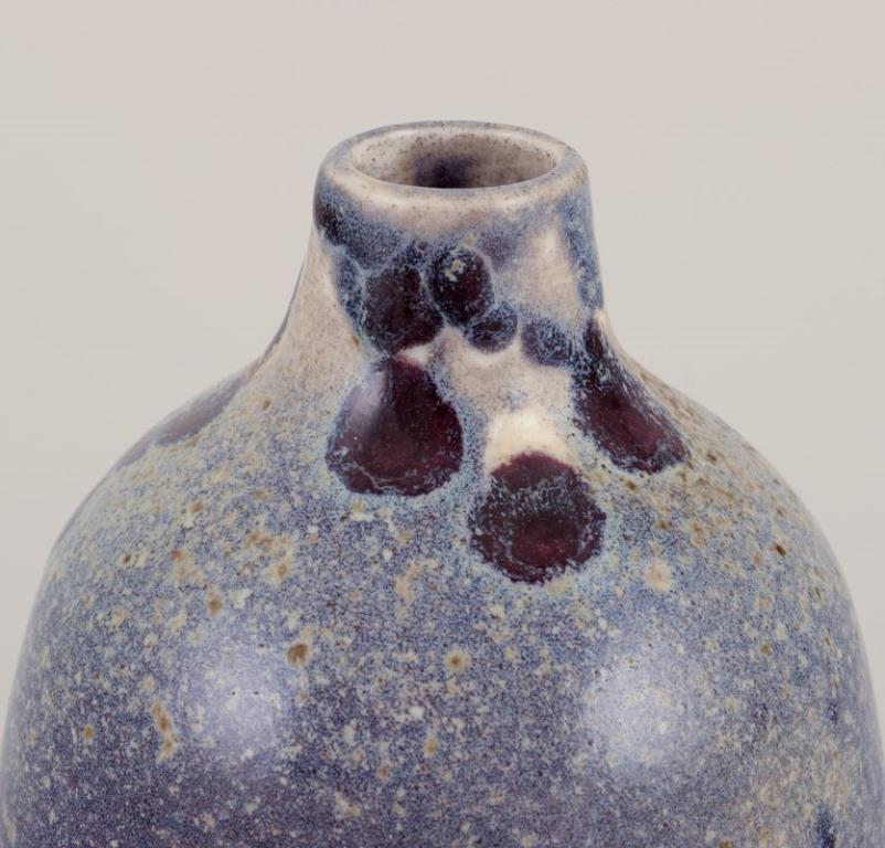 Smaltato Royal Copenhagen. Vaso in ceramica unico nel suo genere.  Smalto Test nei toni del viola. in vendita
