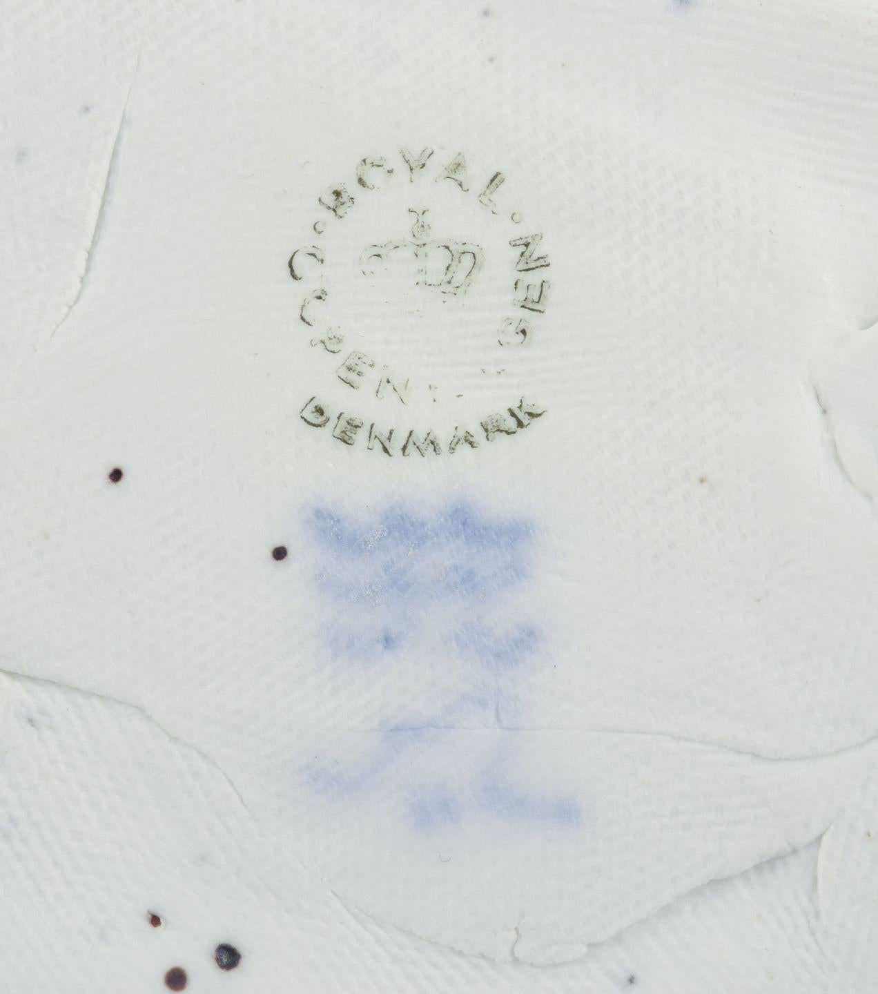 Royal Copenhagen. Vaso in ceramica unico nel suo genere. Smalto bianco con accenti marroni in vendita 2