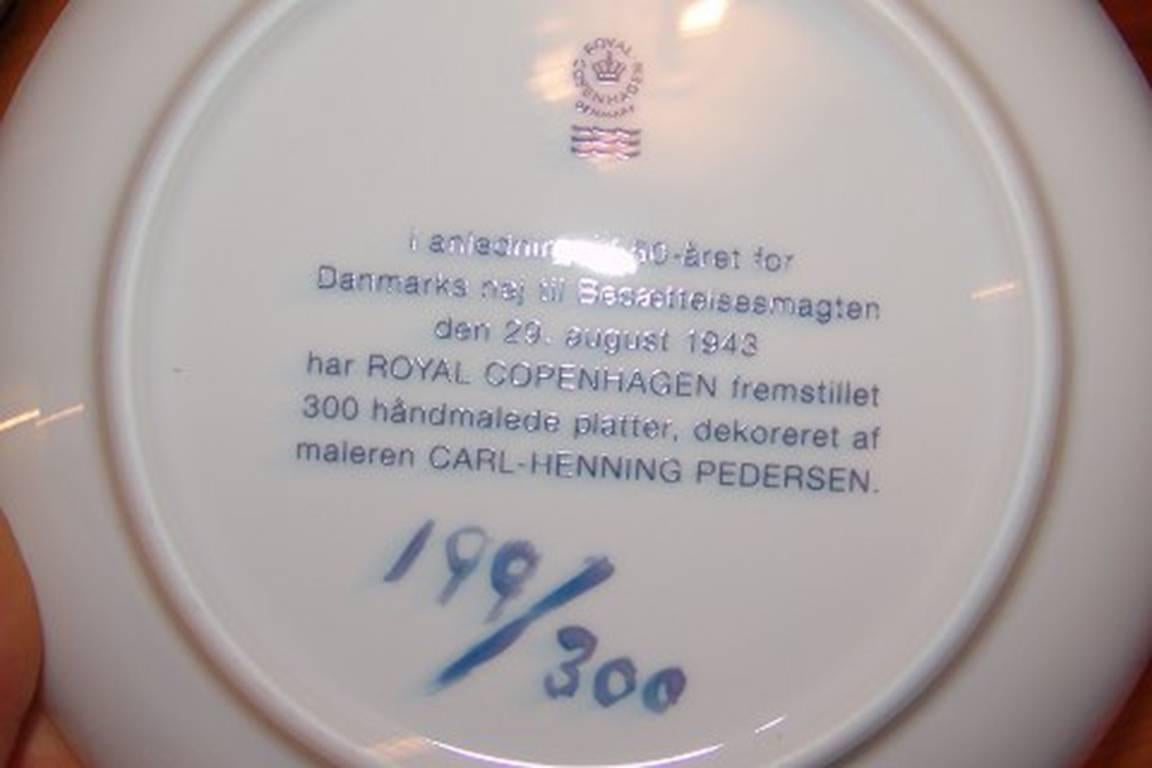 Royal Copenhagen unique plate by Carl-Henning Pedersen. Measures: 21 cm and they are in good condition.