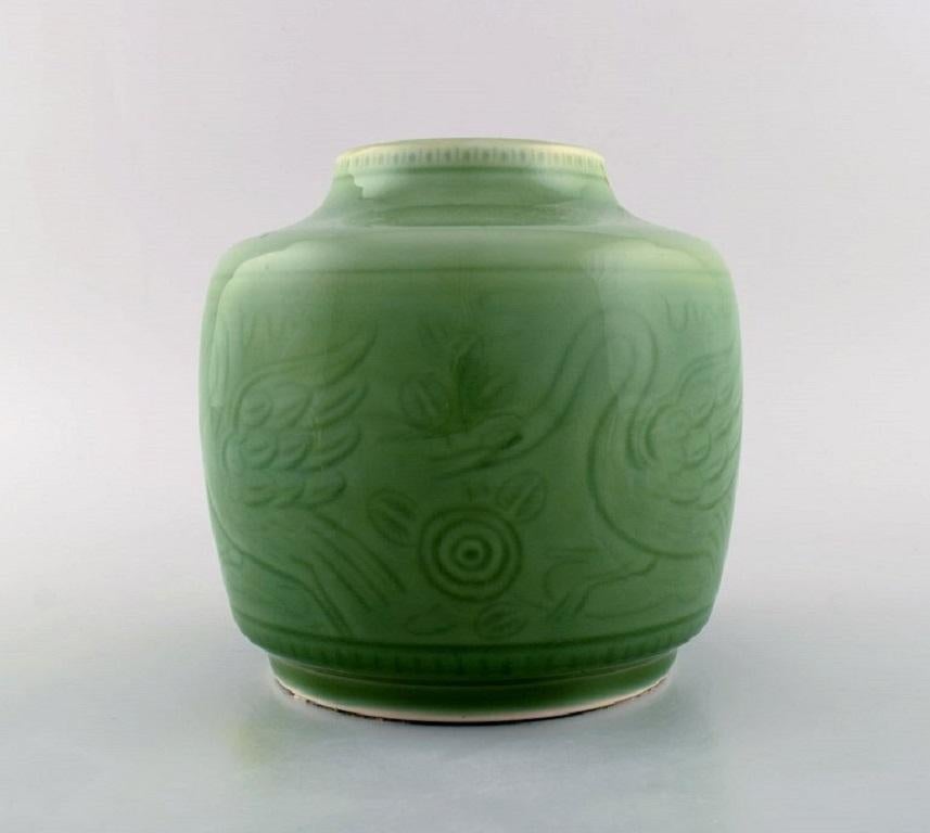 Royal Copenhagen vase in glazed ceramics decorated with swans. Beautiful celadon glaze. 1940s.
Measures: 17.5 x 17 cm.
In excellent condition.
Stamped.
1st factory quality.
